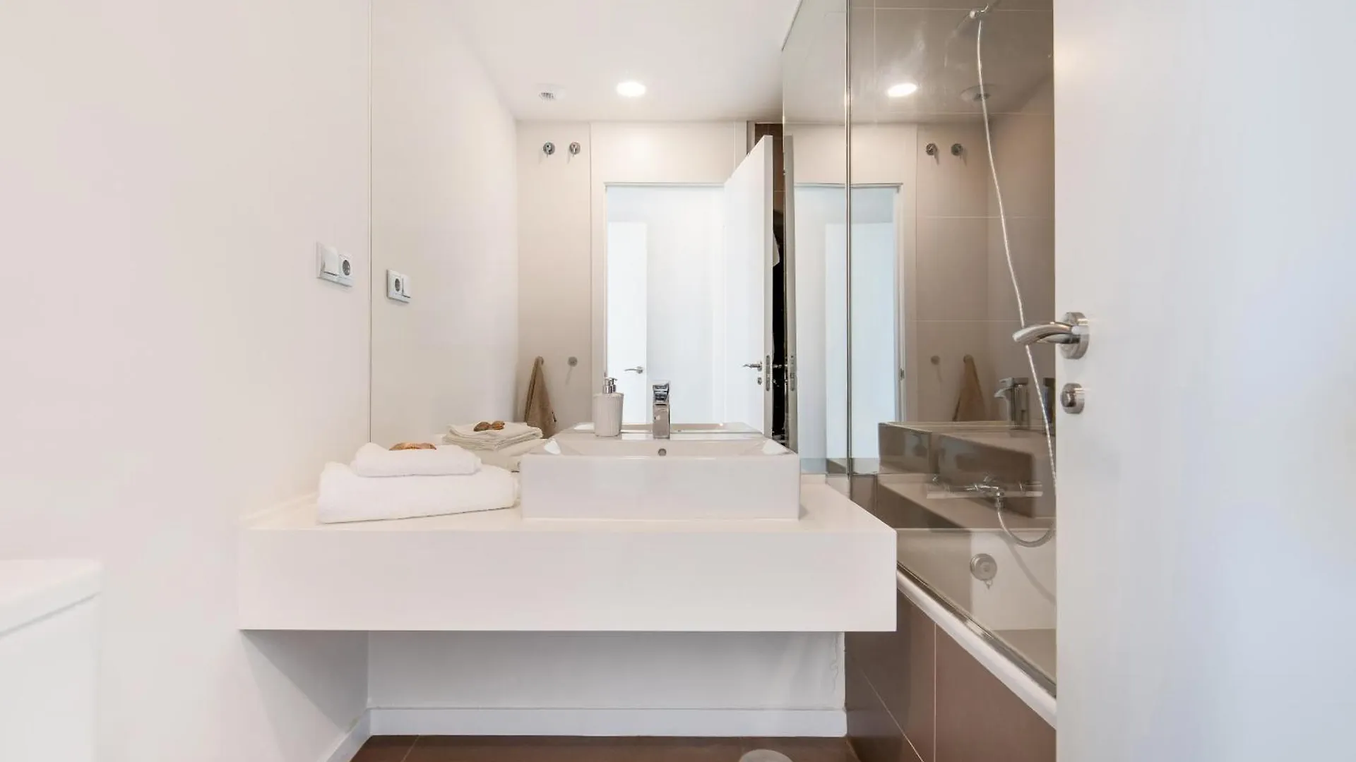 Lm352B- Spacious Family Penthouse With Sea View Estepona