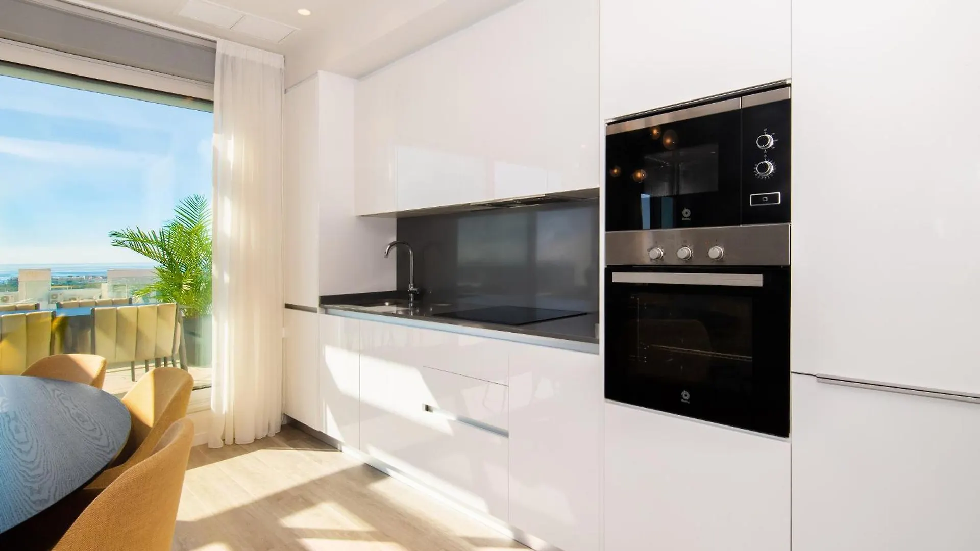 Lm352B- Spacious Family Penthouse With Sea View Estepona 0*,