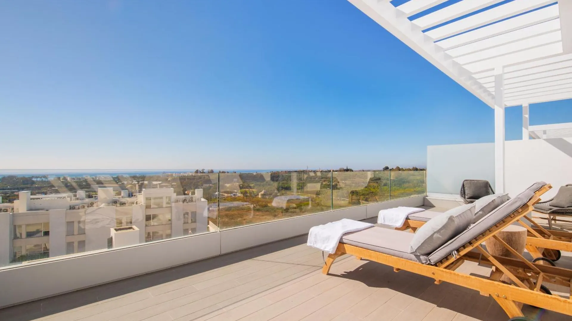 Lm352B- Spacious Family Penthouse With Sea View Estepona Spain