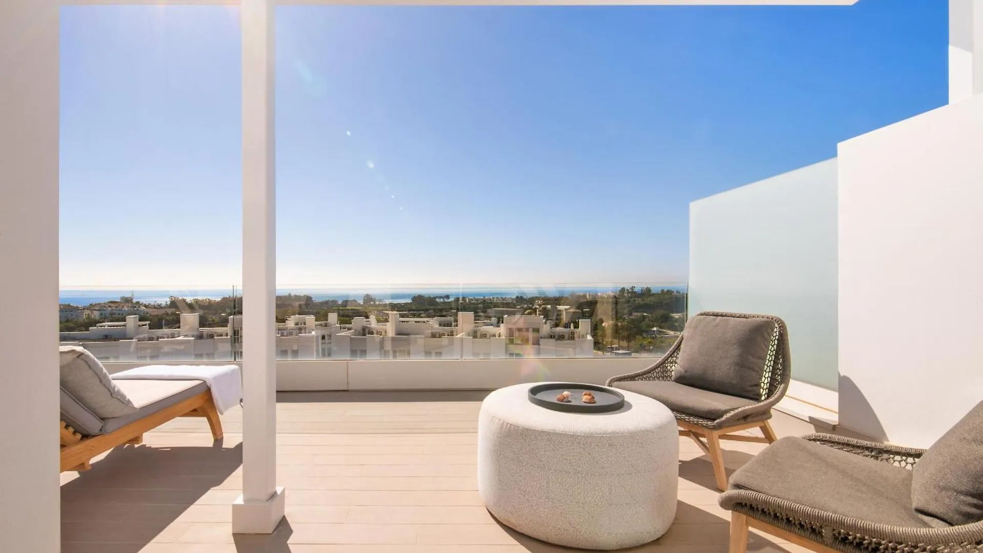 Lm352B- Spacious Family Penthouse With Sea View Estepona