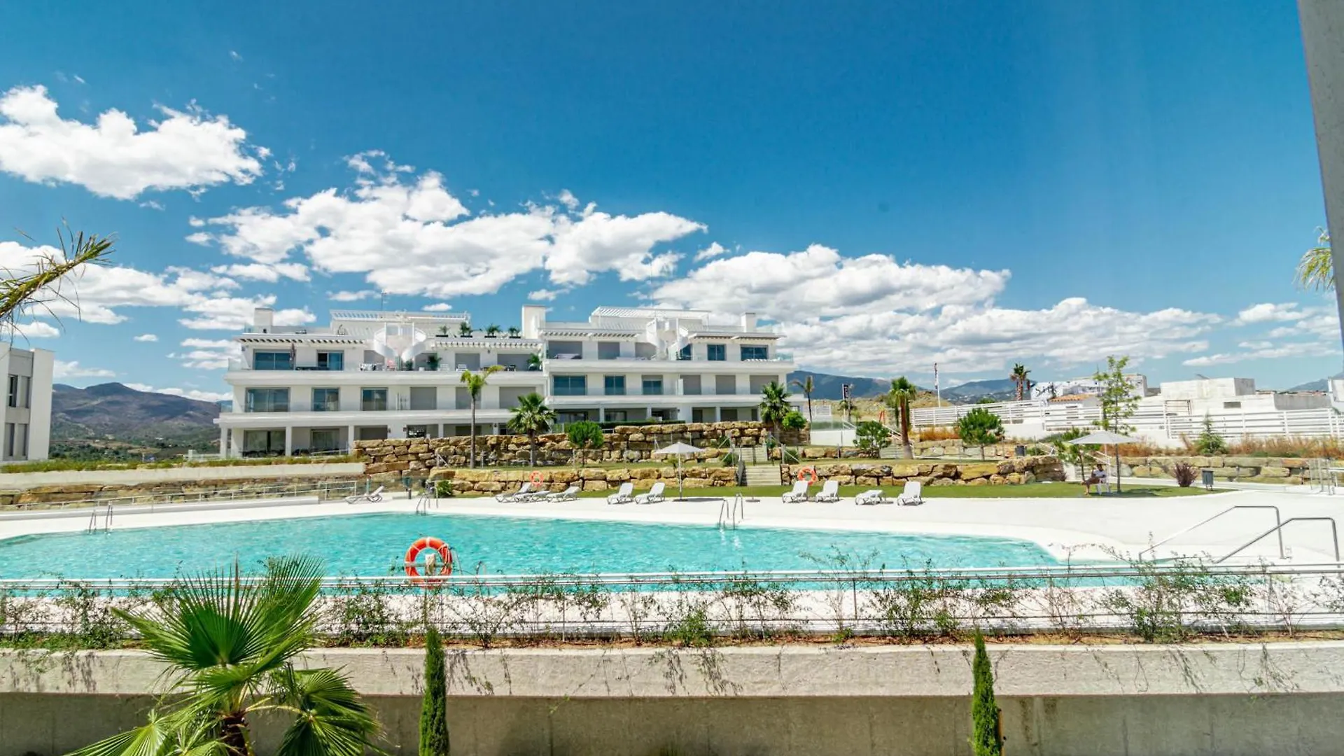 Lm352B- Spacious Family Penthouse With Sea View Estepona